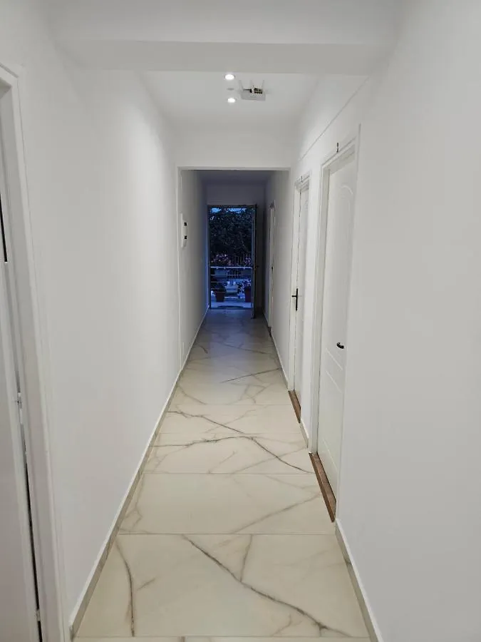 דירה סרנדה Vila 31 אלבניה